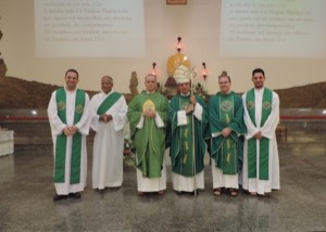 Foi celebrada neste domingo, a Santa Missa de posse do novo pároco do Santuário São Francisco de Assis