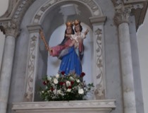Coroação de Nossa Senhora realizada na Paróquia Santo Antônio do Menino Deus ontem, 27 de maio