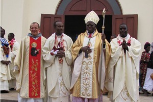 Frades celebram Ordenação Presbiterial na Tanzânia e também os 30 anos da presença franciscana conventual naquele país