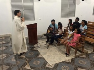Missão Amazônia: os visitadores canônicos estão conhecendo os trabalhos franciscanos em Tefé