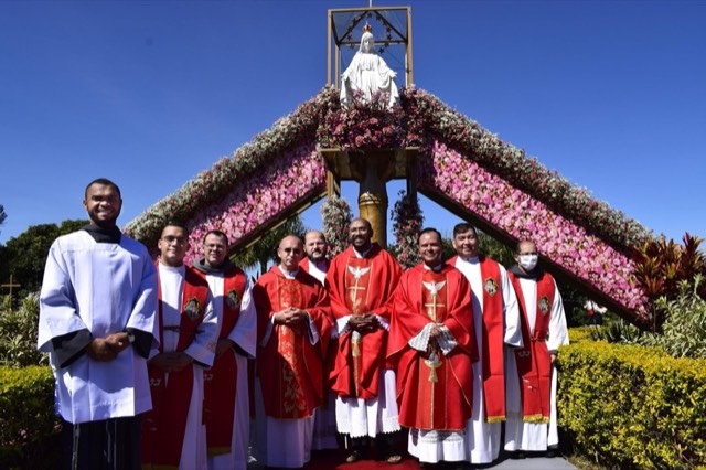 Pentecostes, Coroação de Maria e os 17 anos da Província: um dia de muitas celebrações