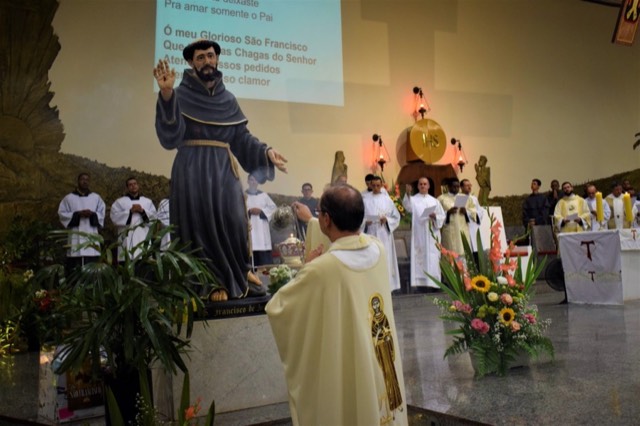 Festa de São Francisco de Assis: Provincial promove reflexões aos formandos da Província e ao povo de Deus