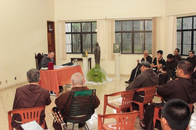 Frei Flávio, delegado provincial para a missão do Amazonas assessora encontro mariano para Capuchinhos