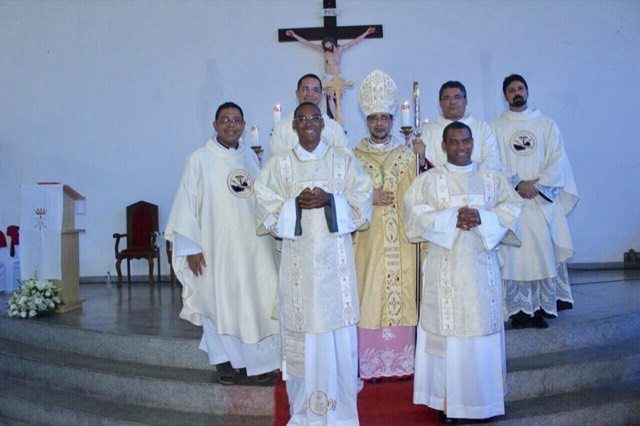 Ordenação Diaconal de dois frades marca a cidade de Candeiais na Bahia