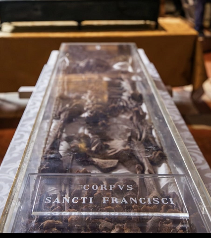 Abertura do túmulo de São Francisco de Assis - Frei Rafael Normando