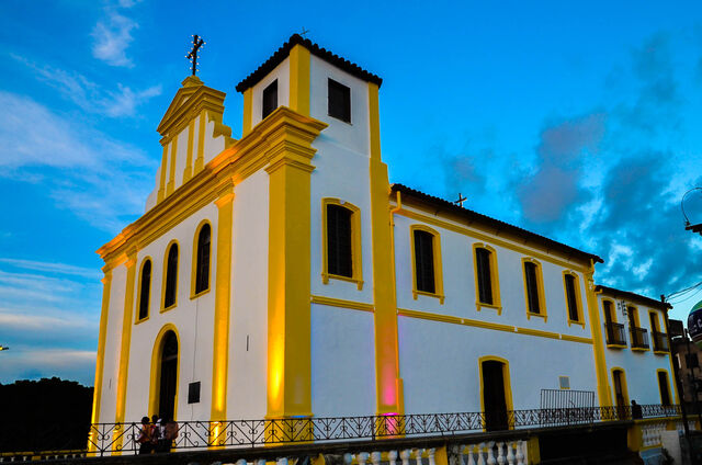 Paróquia Nossa Senhora das Candeias em Candeias - BA