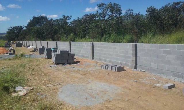 Está em andamento a construção do muro do Convento-Santuário Jardim da Imaculada