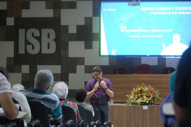 Saiba como foi o segundo dia da Semana Filosófica e Teológica, realizado na terça-feira, 22, no auditório do ISB