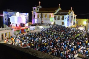 Frades e fiéis se reúnem para celebrar a padroeira no Santuário Franciscano de Nossa Senhora das Candeias