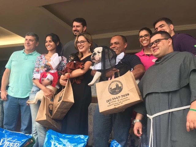 Desfile pet e Laudato si, iniciativas de reflexão, comunhão, humor e entretenimento