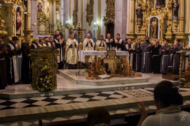 Ordem dos Frades Menores &quot;Observantes, Conventuais, Capuchinhos&quot;, e  Terciários celebram em unidade fraterna